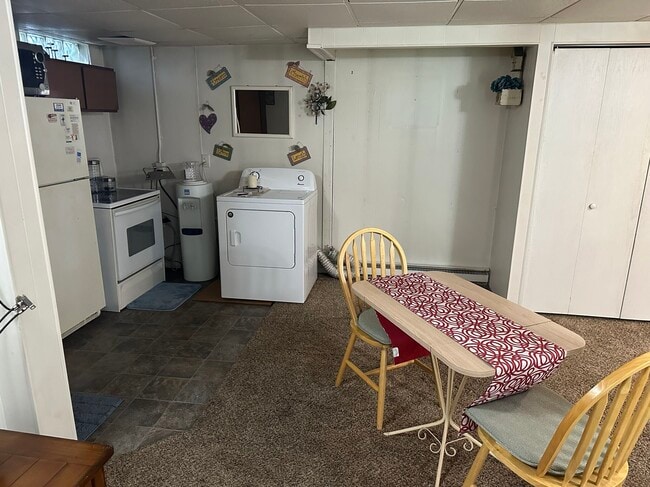 Building Photo - 128 Scotts Dr