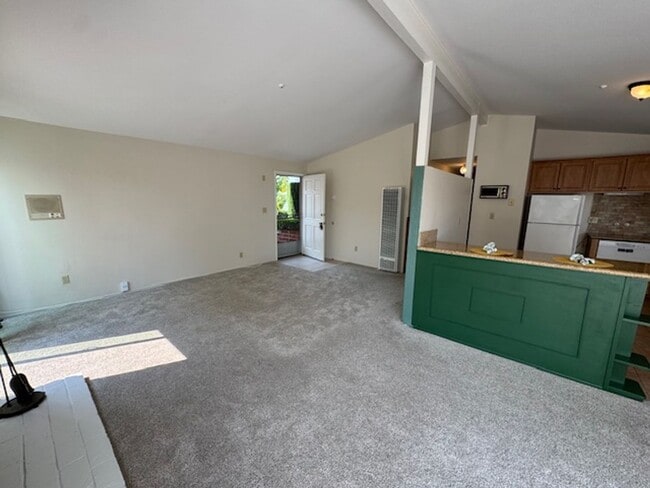 Foto del edificio - Charming 3-Bedroom Home for Rent in Serra ...