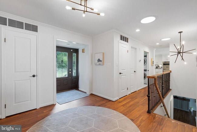 Foto del edificio - 5837 River Dr