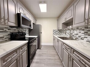 Building Photo - 7225 Miami Lakes Dr