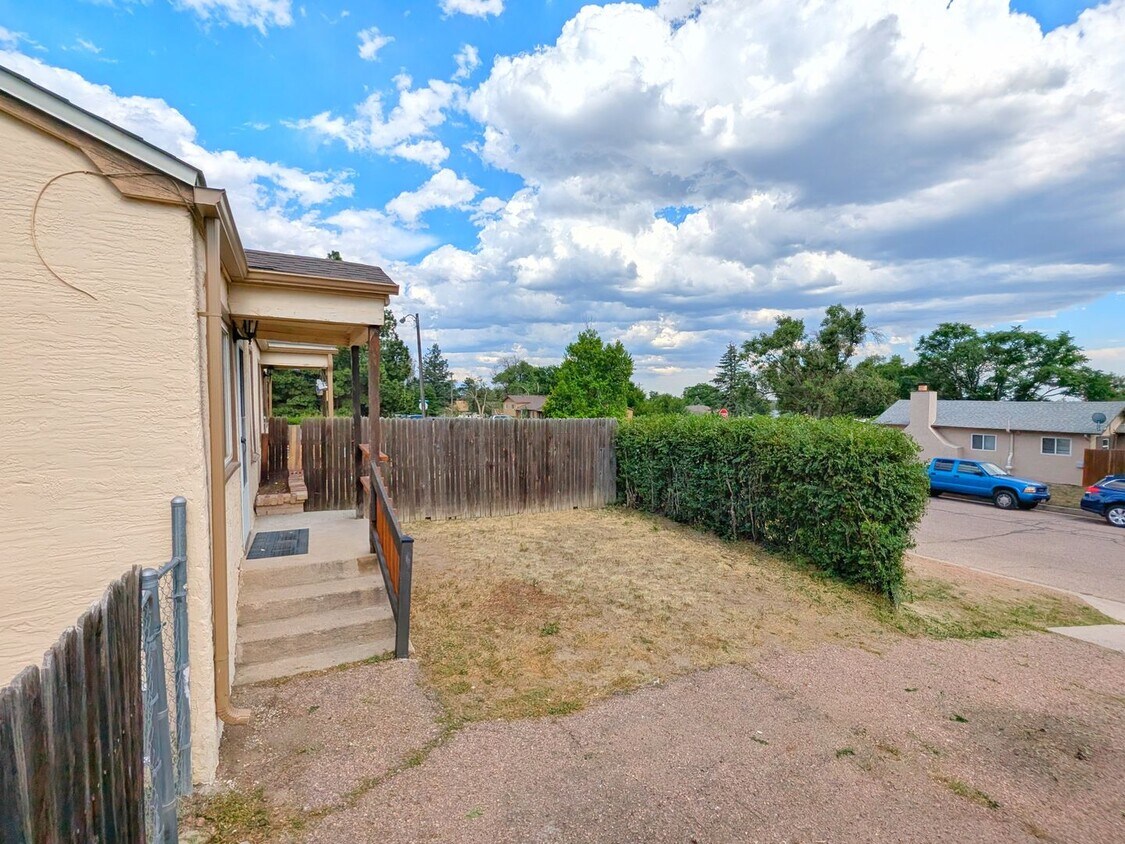 Foto del edificio - 2354 E San Rafael St