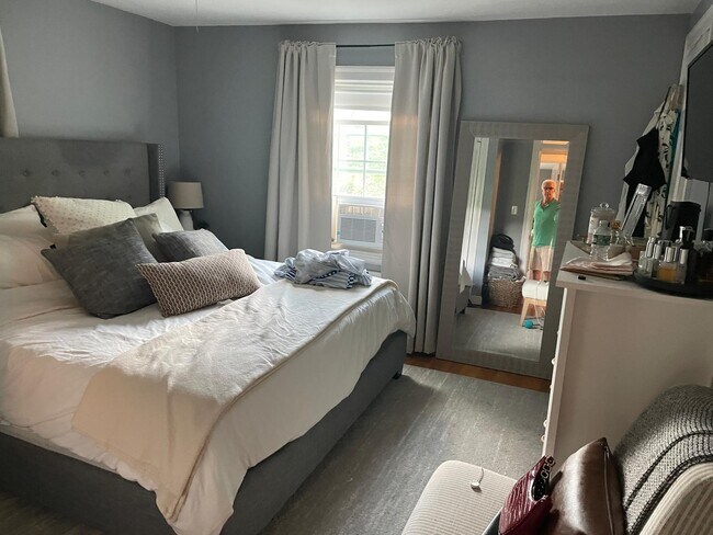Main bedroom #1 - 47 Hatfield Rd