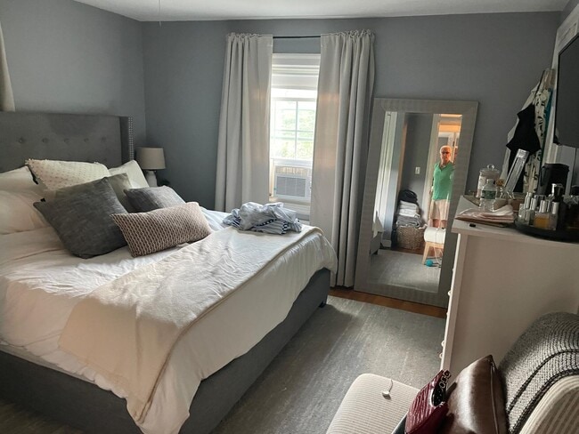 Main bedroom #1 - 47 Hatfield Rd