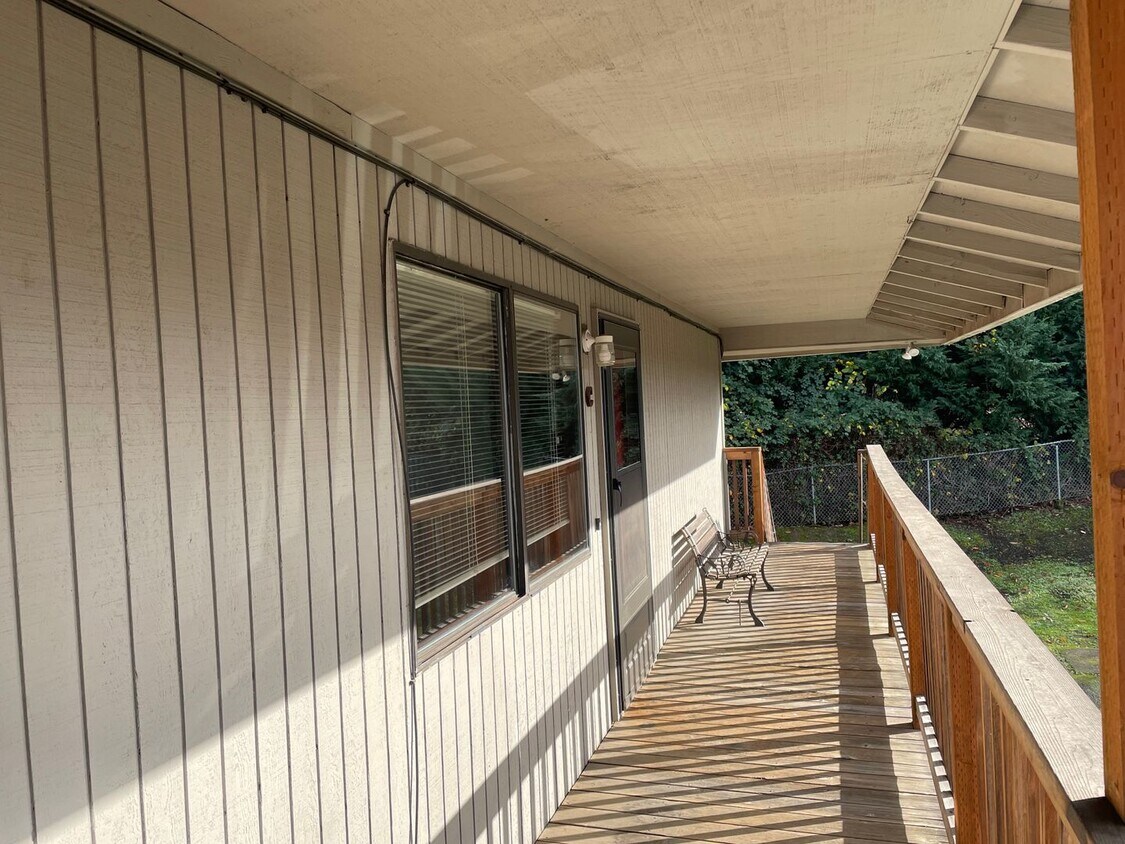 916 Charles St Unit 916 C, Newberg, OR 97132 Room for Rent in