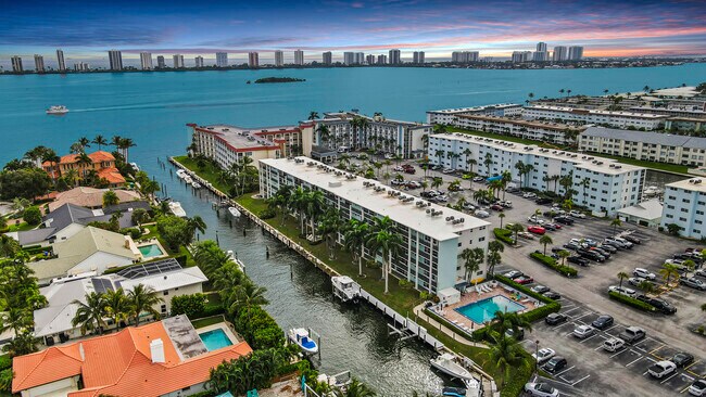 Foto del edificio - 109 Paradise Harbour Blvd