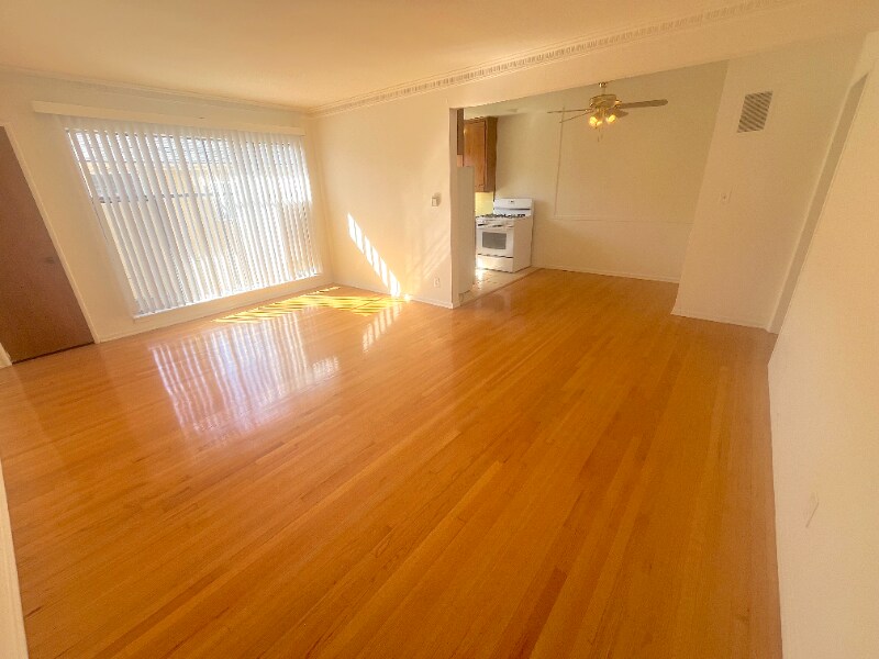 Foto principal - 1255 N Mansfield Ave