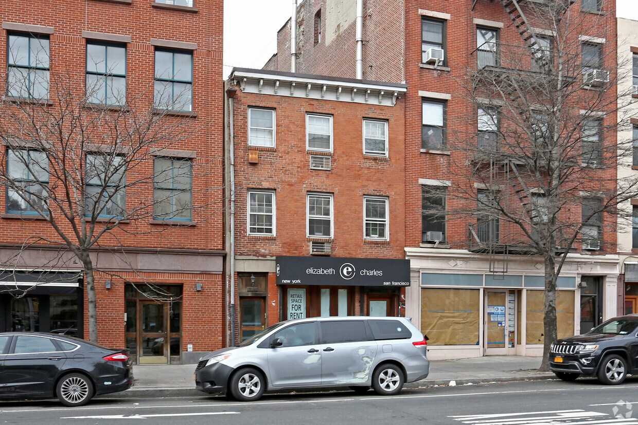 Foto del edificio - 639 1/2 Hudson St