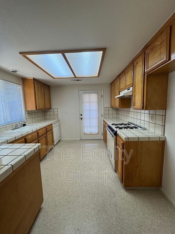 Building Photo - 5411 W Country Ave
