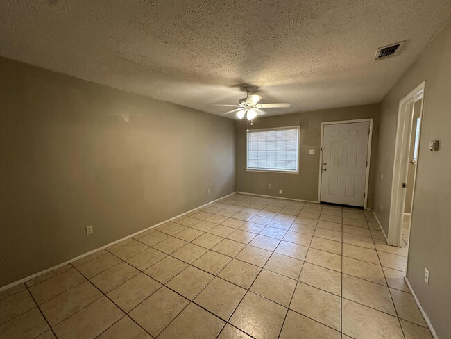 Building Photo - 2 Bedroom Duplex