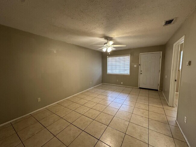 Foto del edificio - 2 Bedroom Duplex