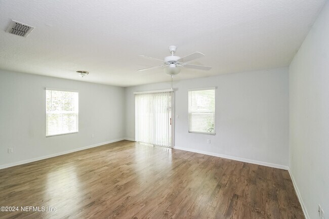 Foto del edificio - 8215 Rigel Rd