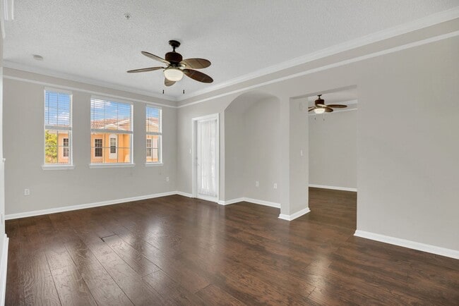 Building Photo - Corner Unit in Villanova at Hunter's Creek