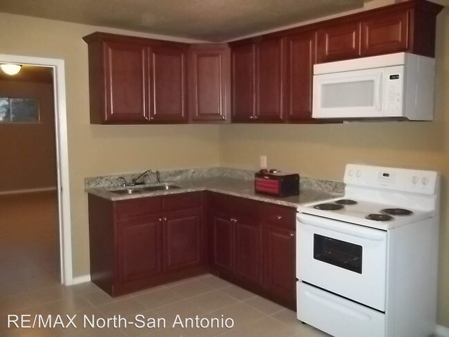 Building Photo - 4 br, 1 bath House - 4251 Wild Oak Dr