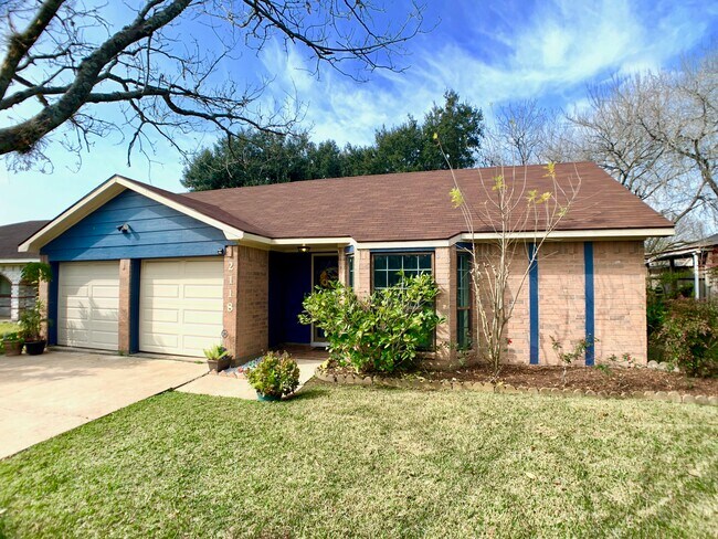 Foto del edificio - 2118 Maple Cir