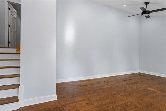 Foto del edificio - 2223 Columbia Dr