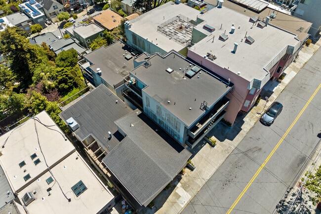 Context - 647 Grand View Ave