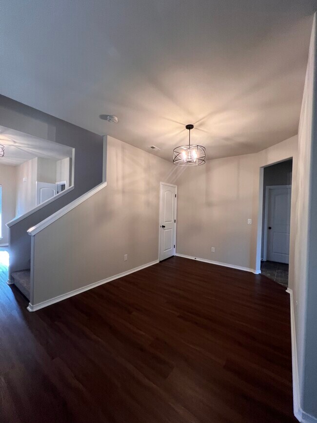 Comedor - 18121 76th Ave E