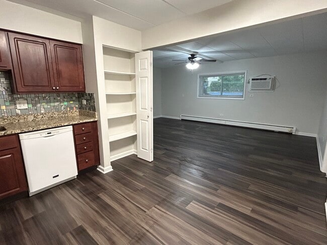 Building Photo - 224 E Bailey Rd