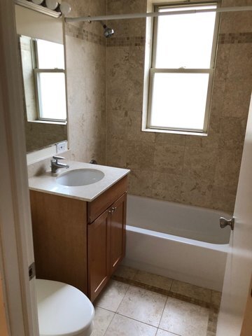 Foto del edificio - 7432 N Oakley Ave