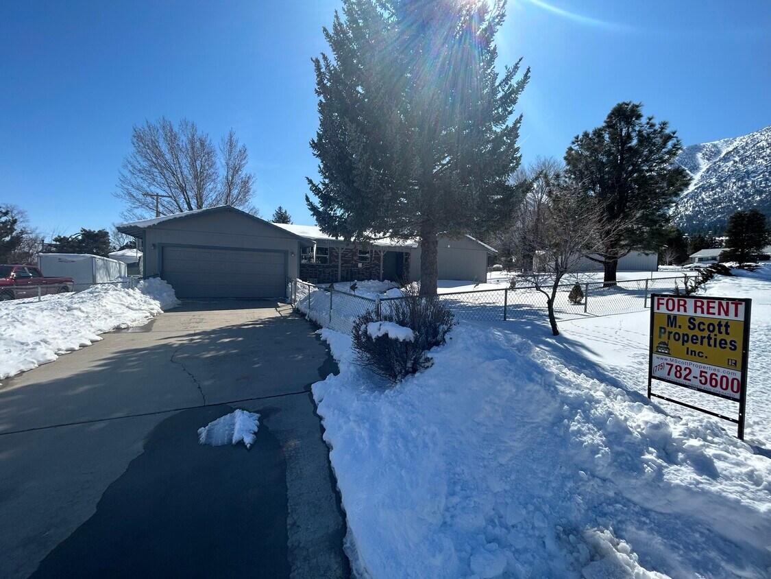 987 Bollen Cir, Gardnerville, NV 89460 House Rental in Gardnerville