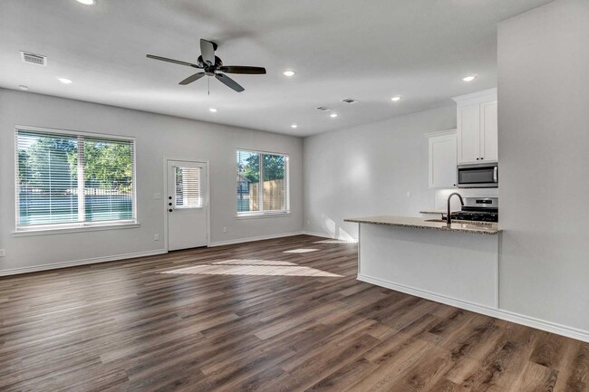 Building Photo - Coming Soon! 3 Bedroom 2 Bathroom in South...