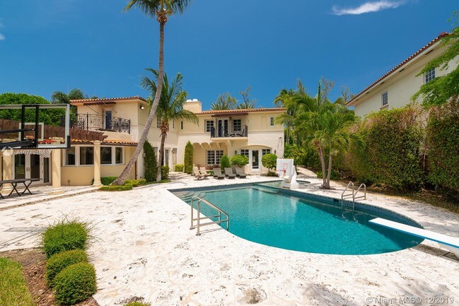 Foto del edificio - 3190 Pine Tree Dr