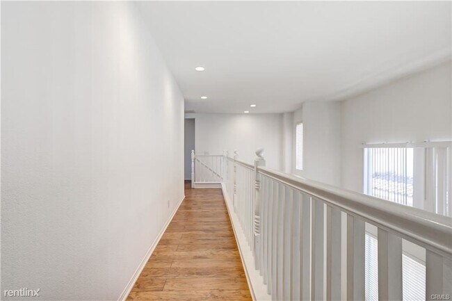 Foto del edificio - 4 br, 3 bath House - 23 Santa Catalina Aisle