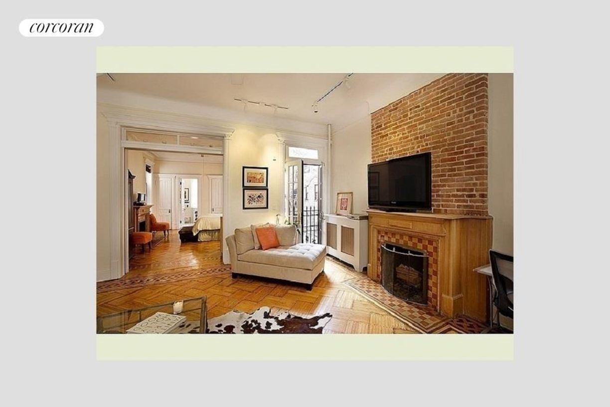 Foto principal - 54 E 83rd St