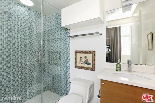 Building Photo - 2 br, 3 bath House - 2508 Hyperion Ave # 103