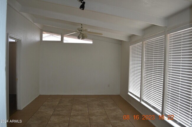 Building Photo - 1877 S Apache Dr