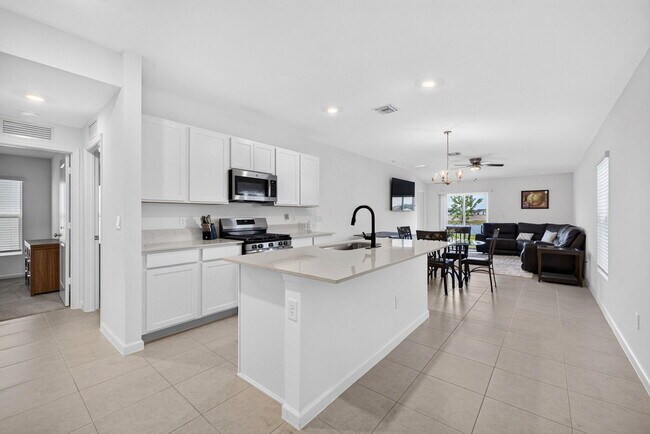 Foto del edificio - 5876 NW Sweetwood Dr