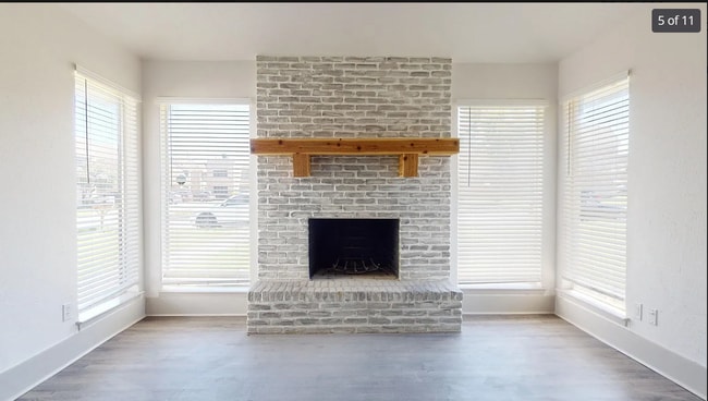 Livingroom - 210 Trellis Pl
