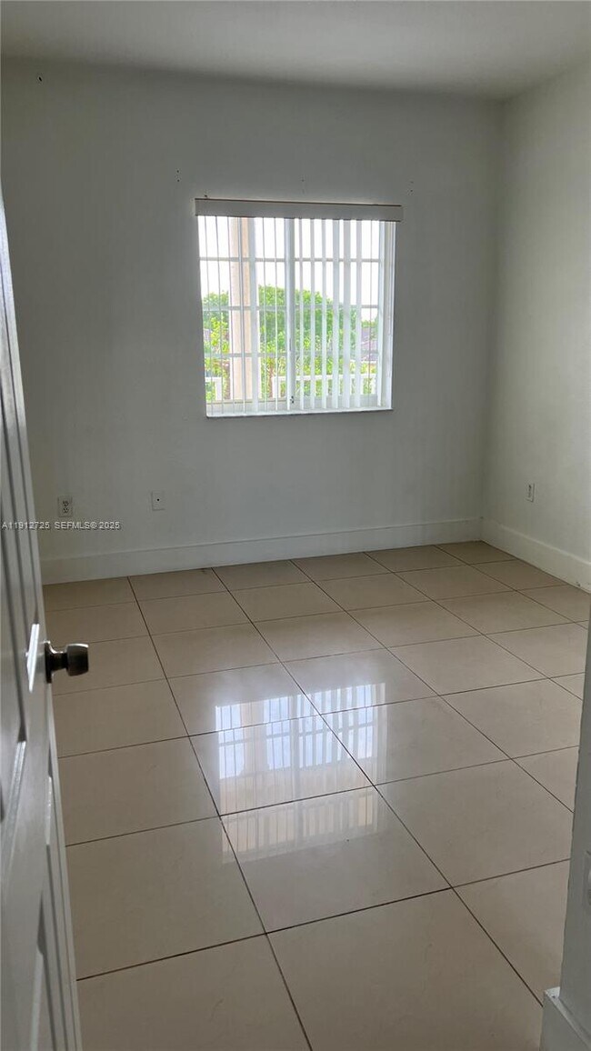 Foto del edificio - 6940 NW 179th St