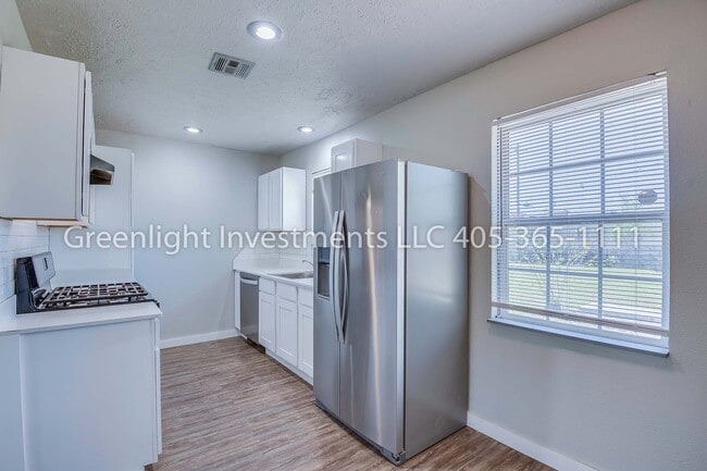 Building Photo - 1833 Rhythm Rd
