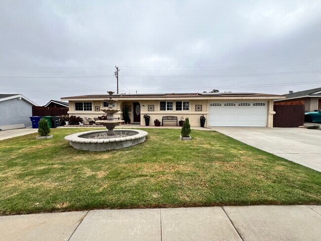 Building Photo - 989 Via Esmeralda