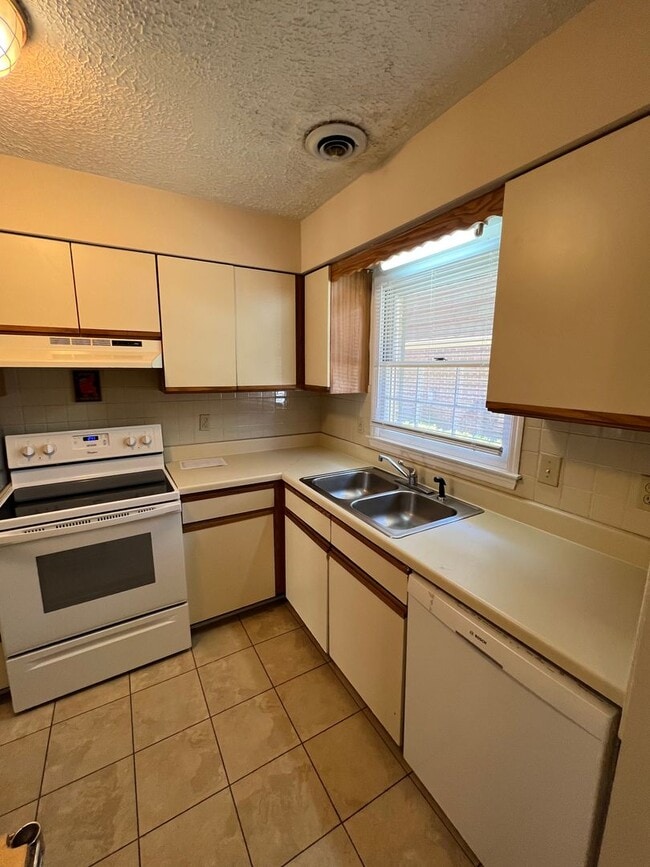 Photo - 2 Bedroom/1.5 bathroom townhouse for rent $1,300 month