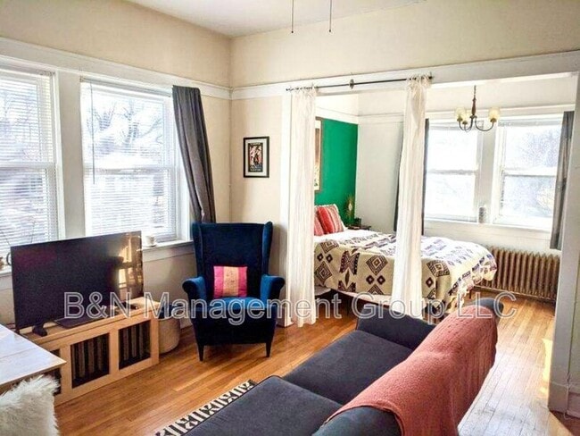 Photo - 1061 W Dakin St Apartment