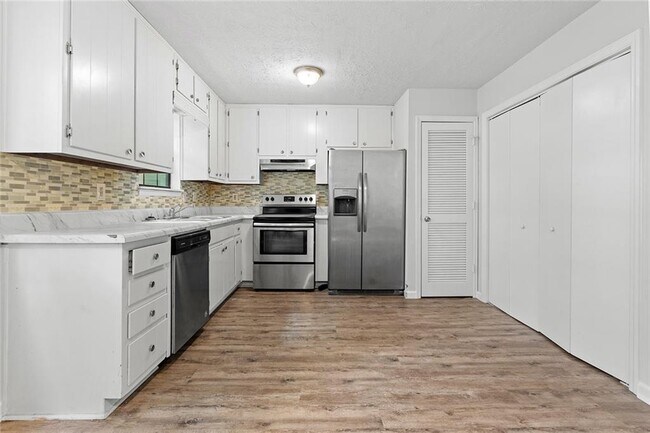 Building Photo - 3031 Parkside Ct