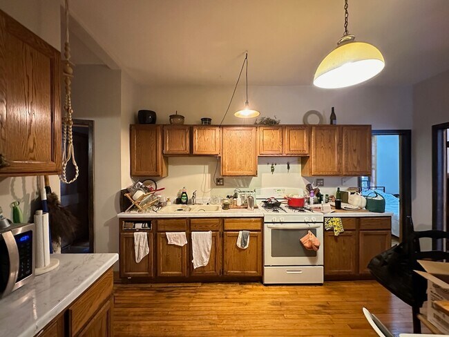 Foto del edificio - 937 N Hoyne Ave