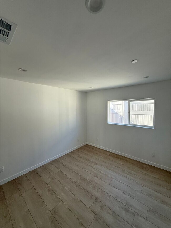 Foto del edificio - Saticoy Properties