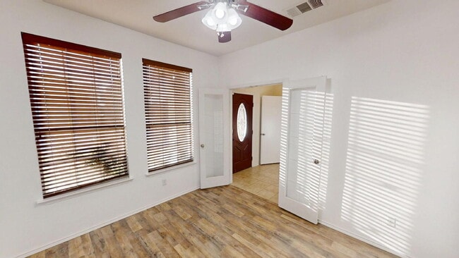 Building Photo - "Spacious 4-Bedroom Gem with 2.5 Baths and...
