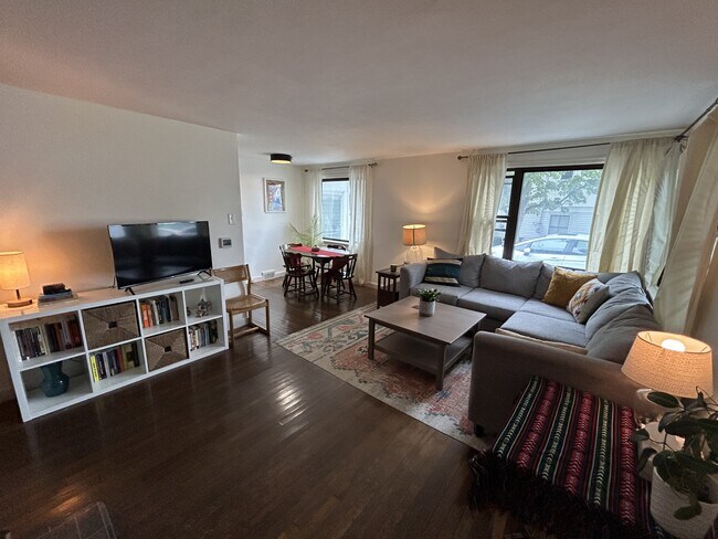 Foto del edificio - 138 Aikens Pl