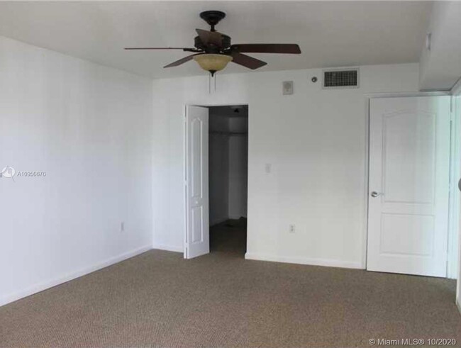 Building Photo - 1200 Brickell Bay Dr