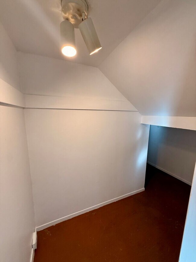 Foto del edificio - 2166 Beachwood Terrace