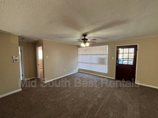 Foto del edificio - 23 Hiland Pl