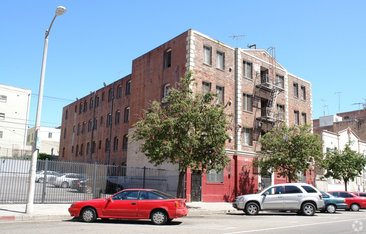 Building Photo - 746 S Normandie Ave