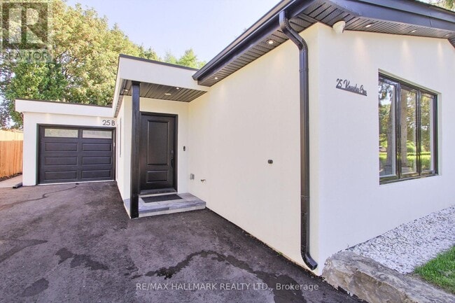 Building Photo - 25 Knowles Crescent