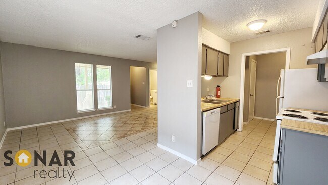 Building Photo - 1318 Southport Dr