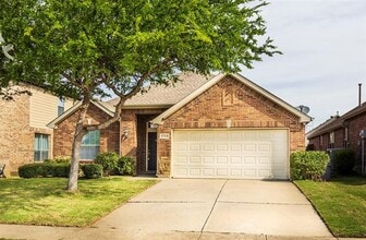 Building Photo - 2709 Lake Ridge Dr