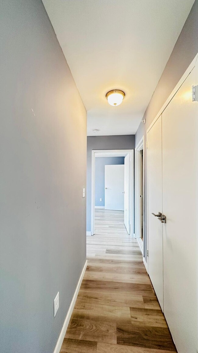 Building Photo - 216 12th Ave